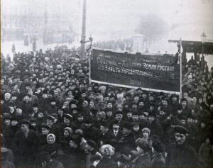 Демонстрация у городской думы в поддержку Учредительного собрания. Петроград. 28 ноября 1917 г.